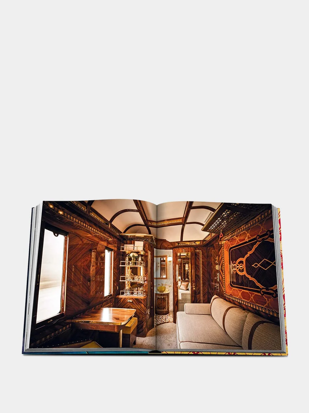 Golden Opulence: 500 Years of Luxuriant Style - Image 7