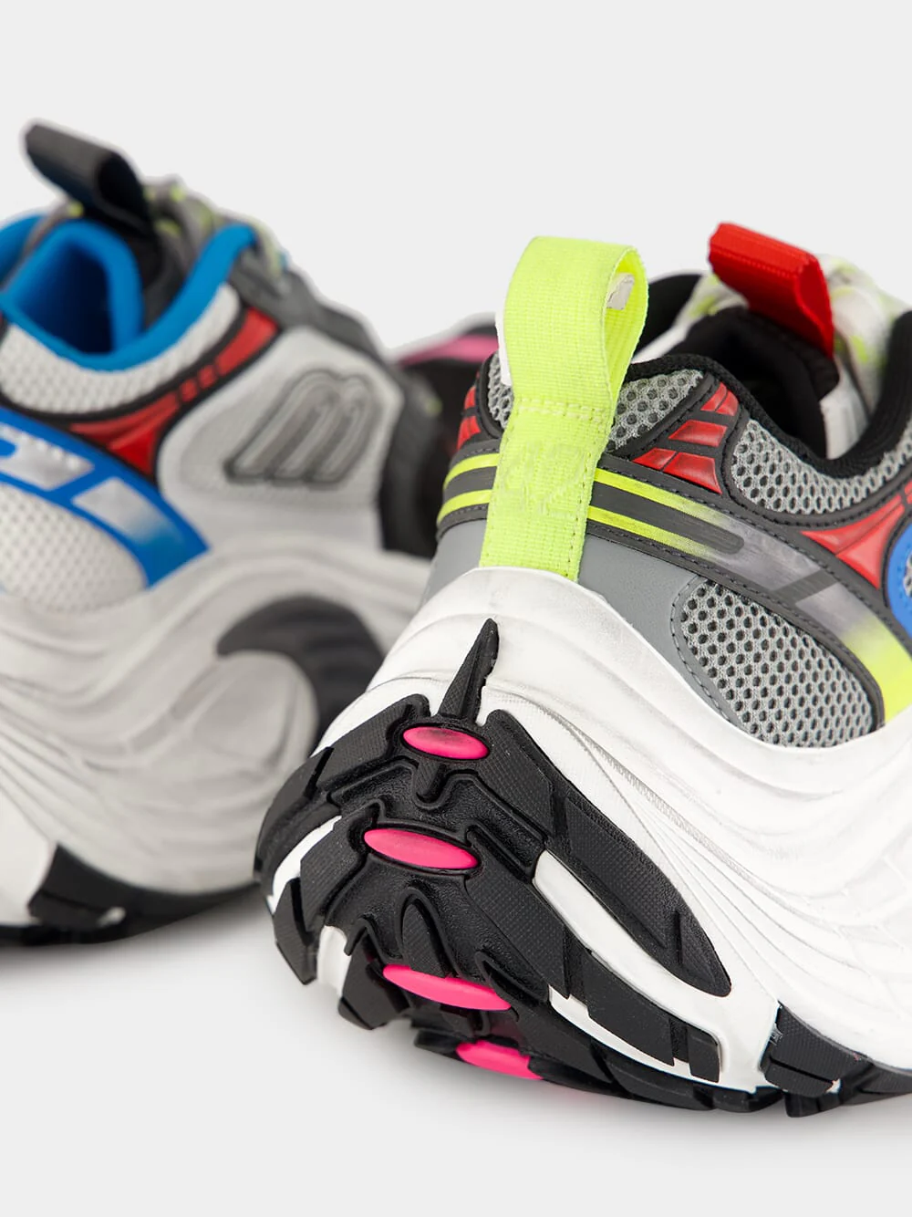6XL Mesh Sneakers in Black White Multicolour - Image 6