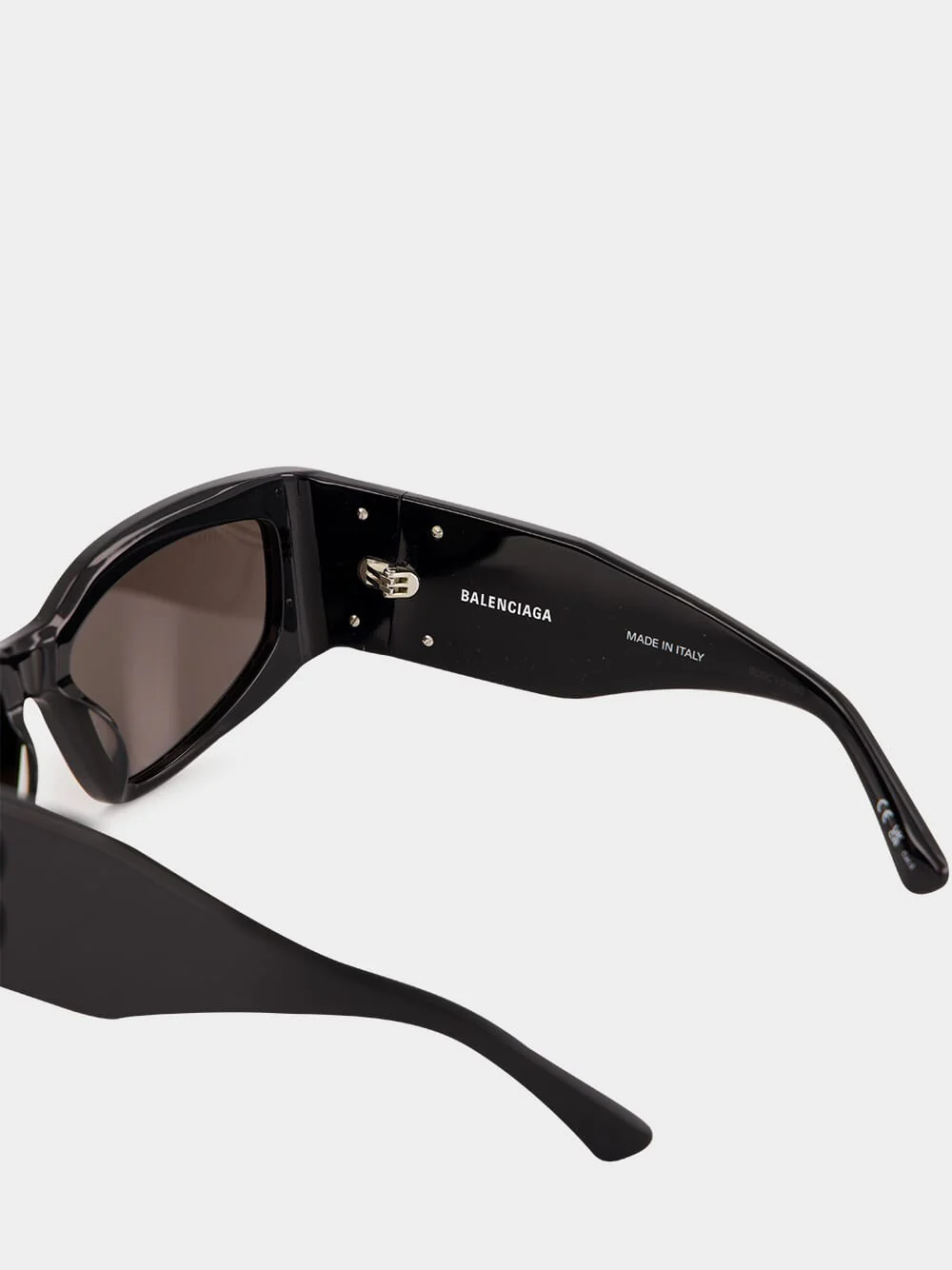 Bossy Cat Sunglasses in Black - Image 4