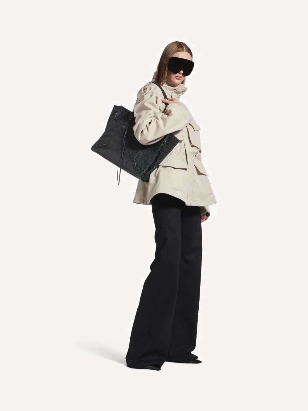 Le City Medium Tote Bag in Black Lambskin - Image 3