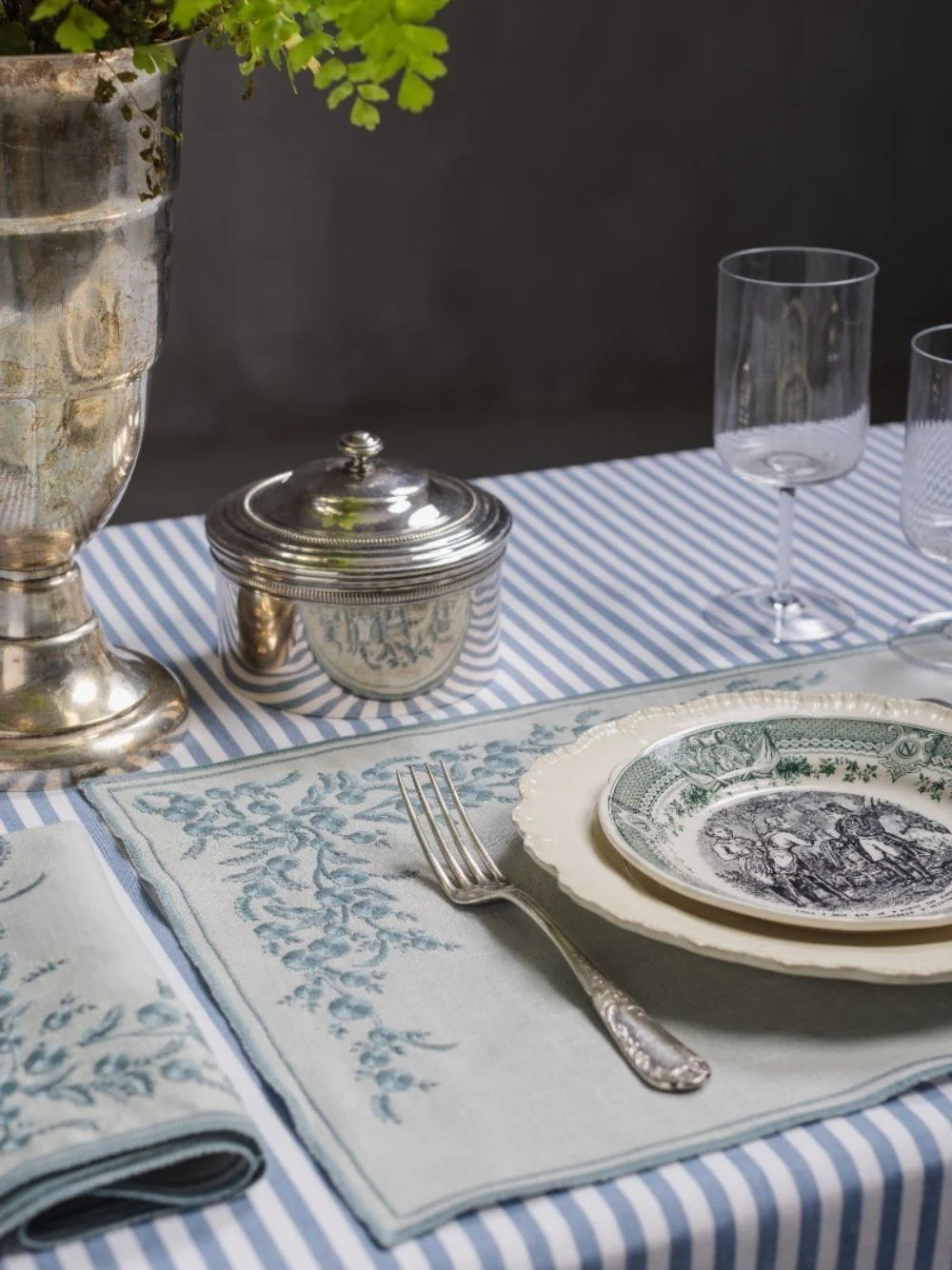 Venaria Linen Placemat in Ice and Dolphin - Image 2