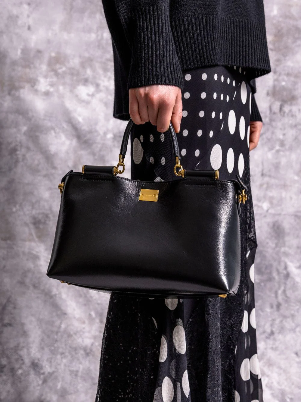 Vittoria Handbag in Black Calfskin
