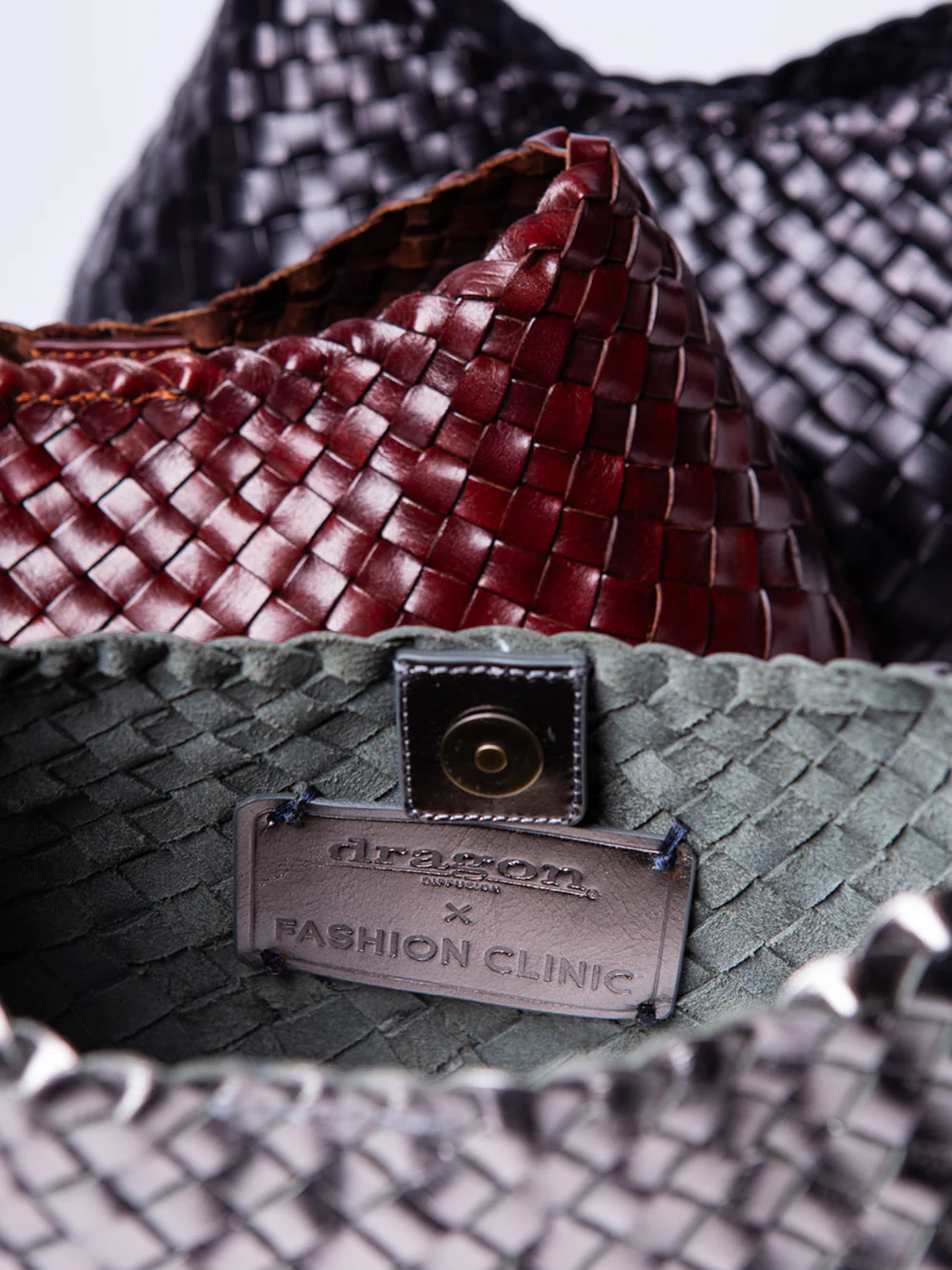 Comporta Covert Foil Leather Clutch - Image 6