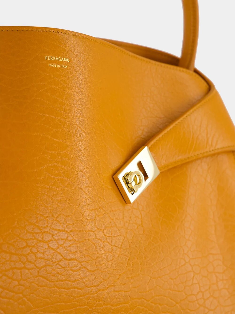Hug Shoulder Bag in Dark Honeycomb Leather - Image 6