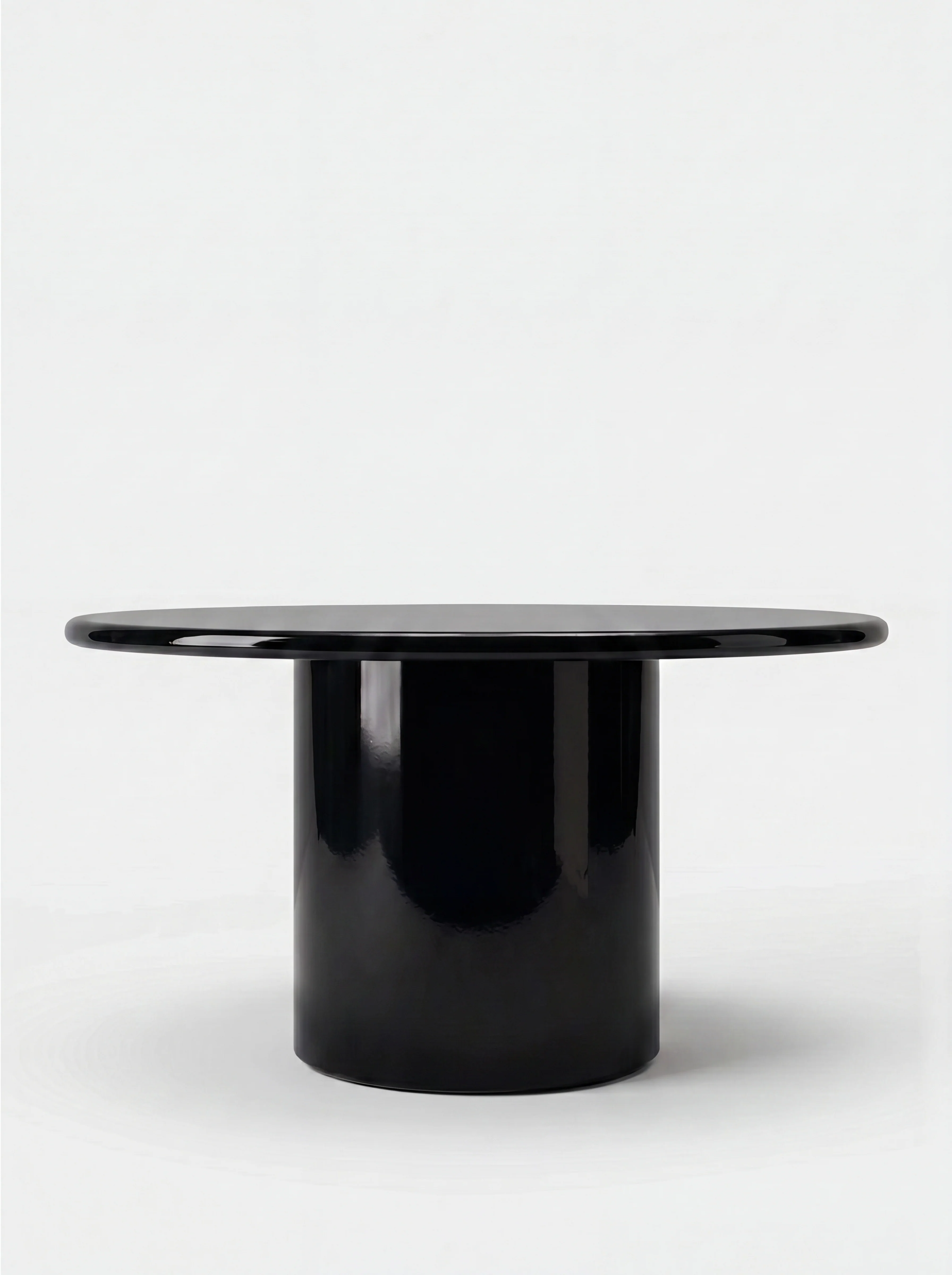 Amendoeira Black Lacquered Wood Round Dining Table - Image 2