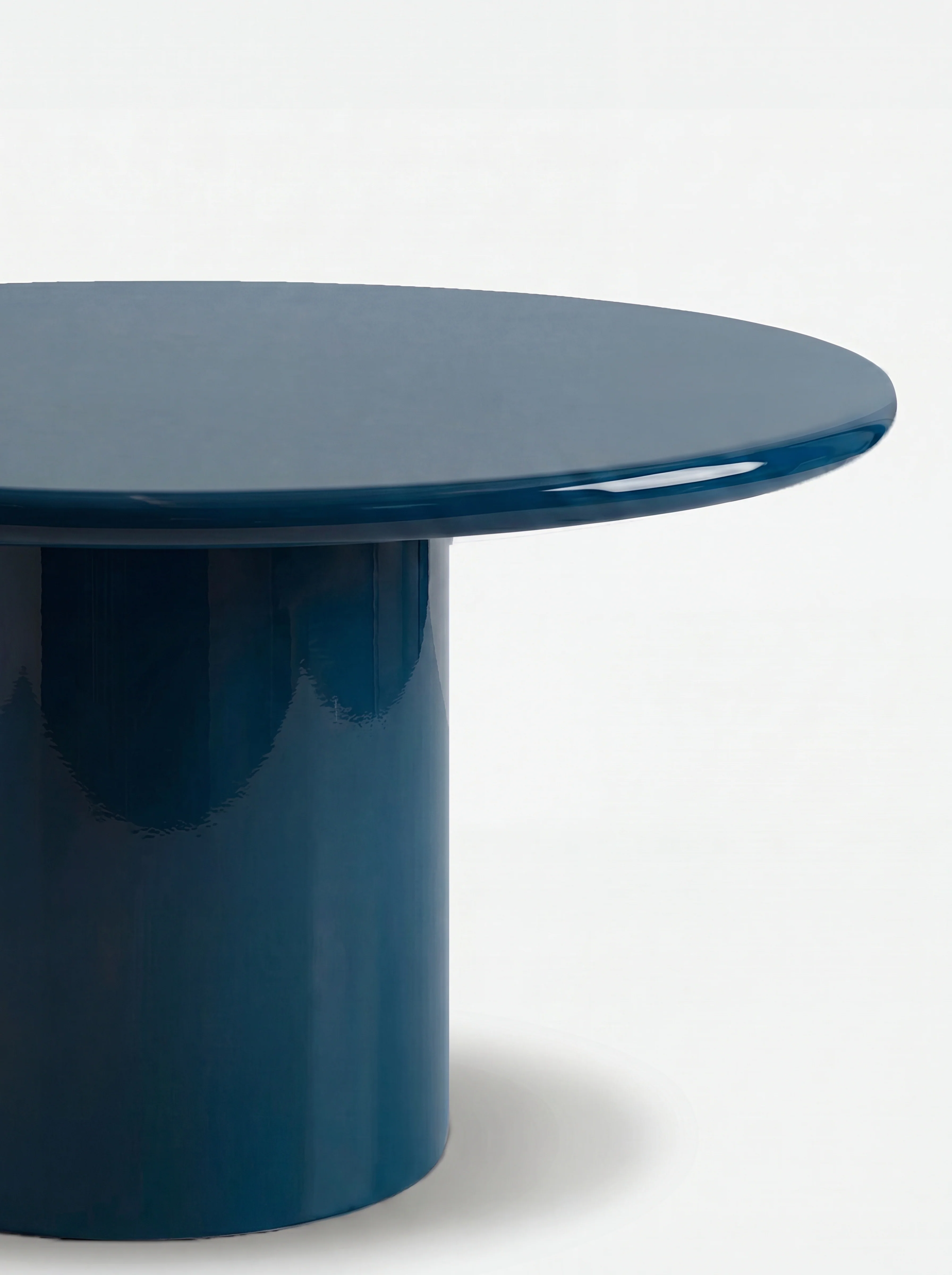 Amendoeira Petrol Blue Lacquered Wood Round Dining Table - Image 3