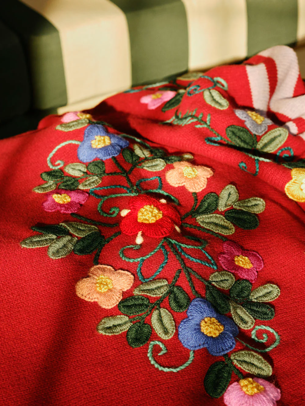 Hand-Embroidered Frésia Bordeaux Wool Blanket - Image 4