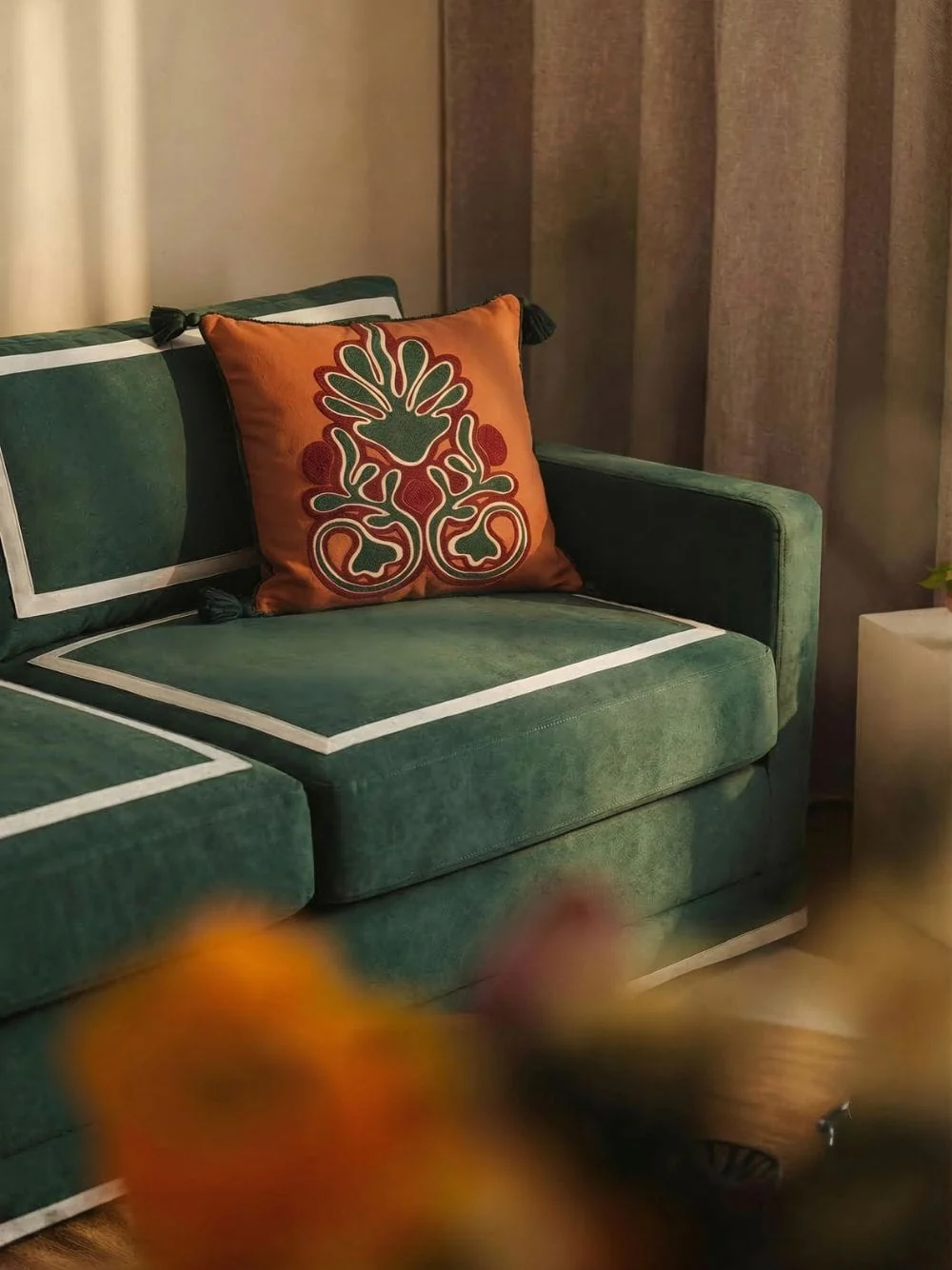 Luis Green Linen Three-Seater Sofa - Image 2