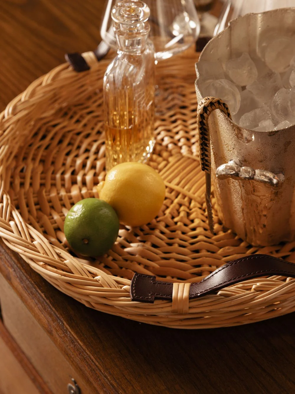 Handmade Vitória Wicker and Leather Tray - Image 2