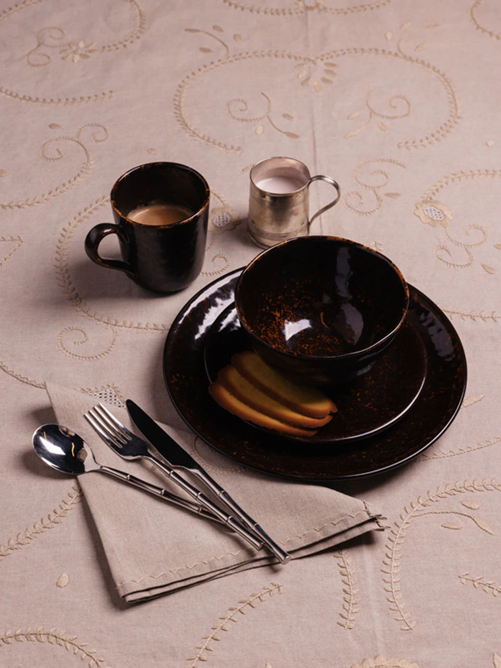 Tartaruga Brown Ceramic Dinner Plate - Image 2