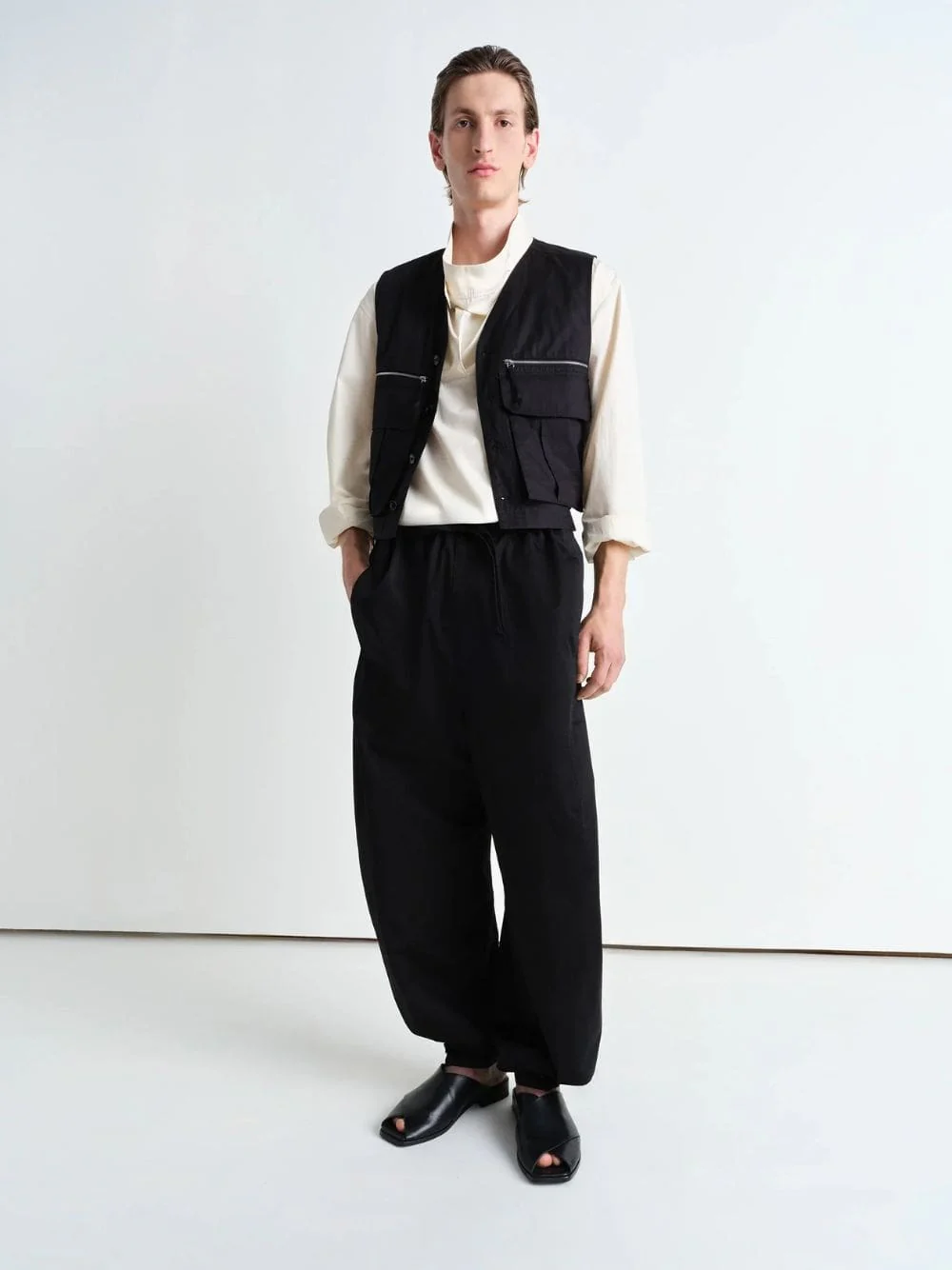 Black Technical Gilet in Ventile® Cotton - Image 2