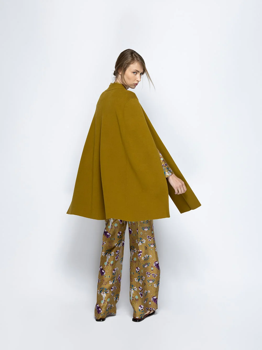 Alba Fir Green Jacquard Knitted Cape - Image 3