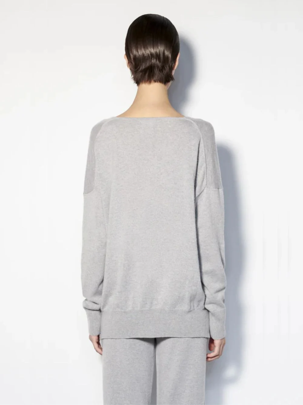 V-Neck Light Grey Cashmere Sweater - Image 5