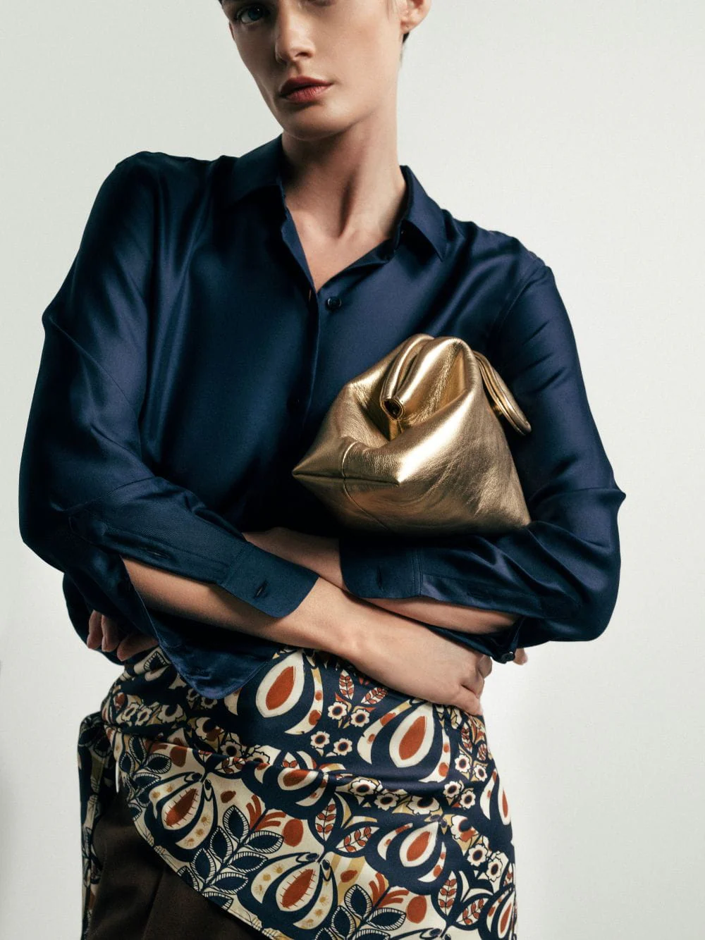 Mavie Gold Leather Clutch with Closure - Image 2