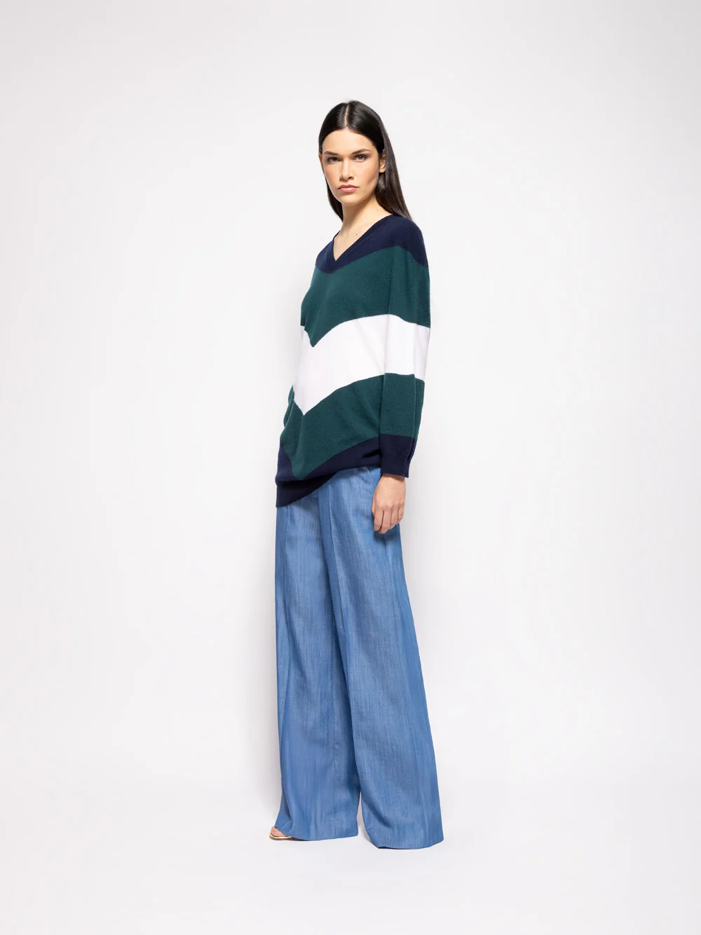 Myrio Salute V-Neck Cashmere Oversize Top - Image 4