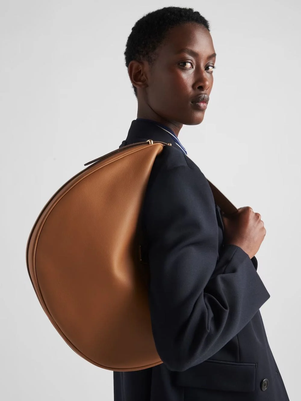 Caramel Arqué Large Leather Bag - Image 2