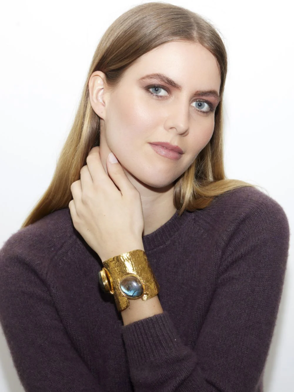 Gold Ajourée II Cuff Bracelet - Image 2