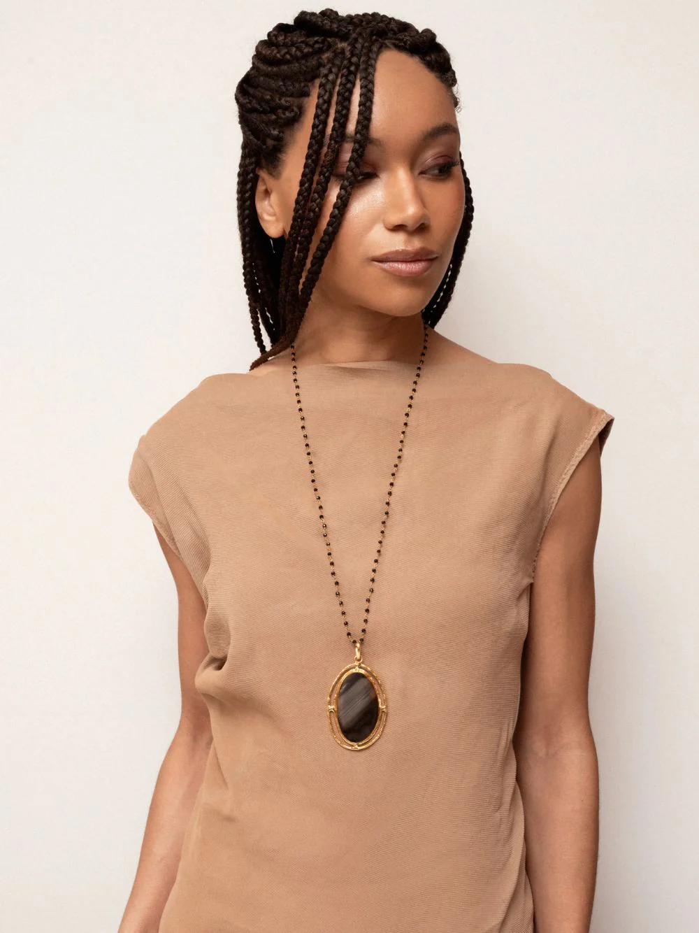 Rosarie Necklace with Brown Agate Pendant