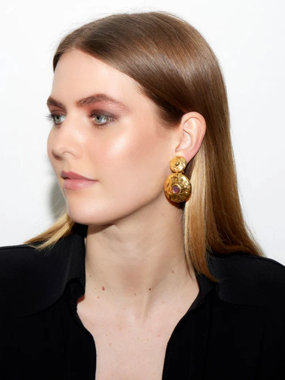 Venus Earrings in Gold with Amethyst - Image 2