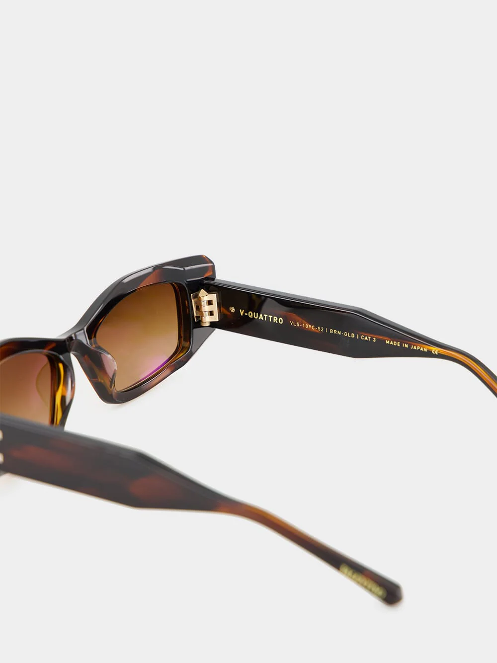 V-Tre Black Sunglasses - Image 4