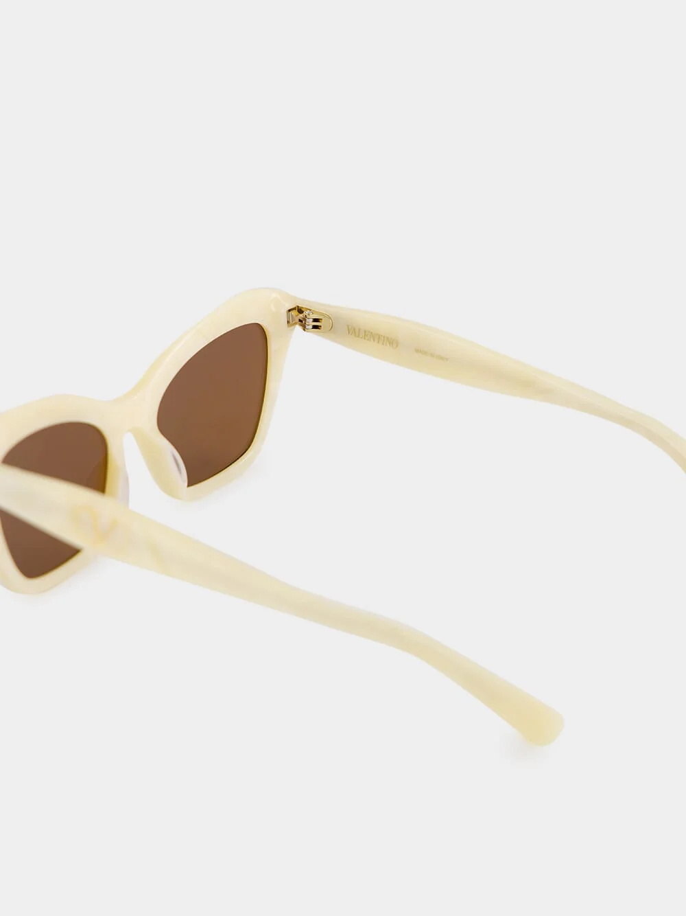 Ivory Dauphin Sunglasses in Recycled Acetate - Image 4