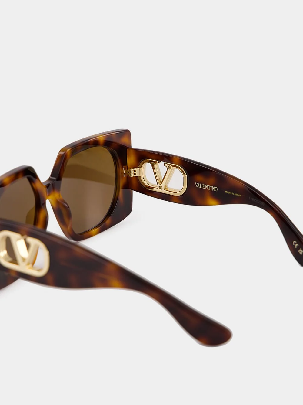 Tortoiseshell Vain Bold Sunglasses in Recycled Acetate - Image 4